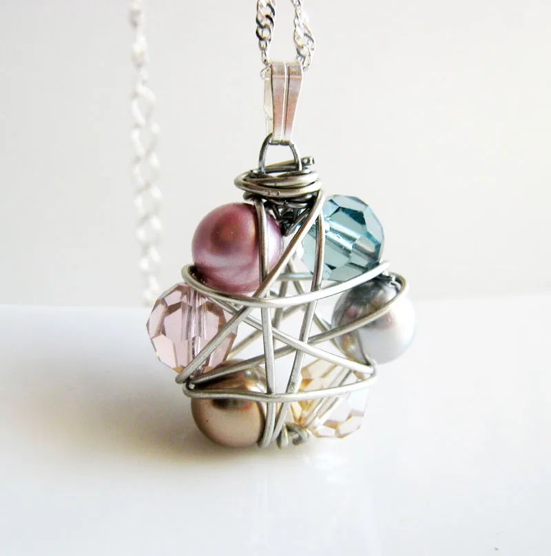 Click to learn how to make simple wire wrapped pendants - tutorial for beginners. These easy jewelry making wire wrapping ideas have a boho vibe and are perfect for learning new techniques - even if you know nothing!