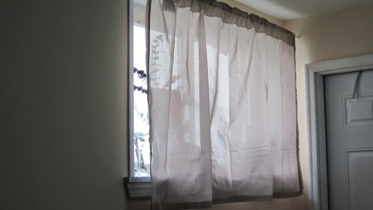 How to use one Curtain for 3 windows