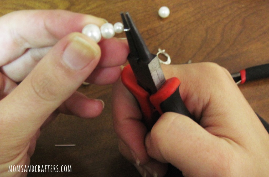 DIY Pearl snowman earrings