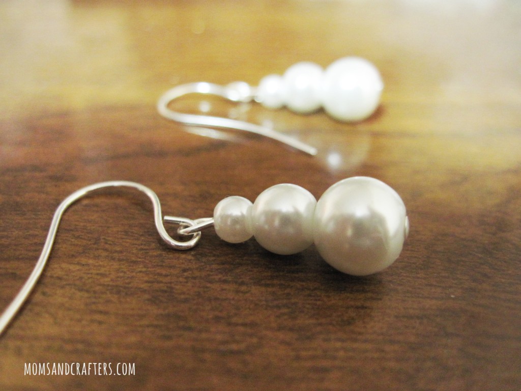 DIY Pearl snowman earrings