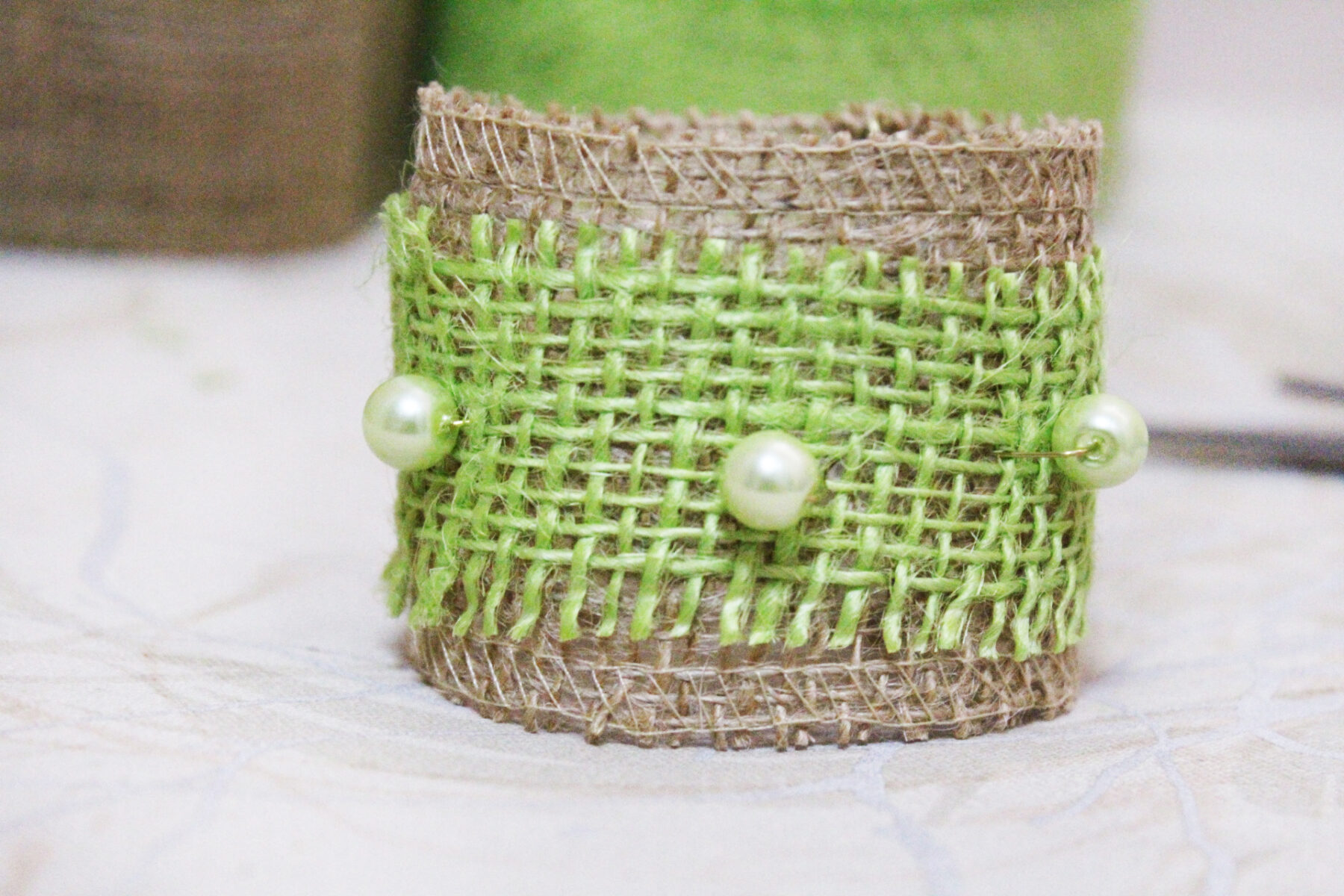 Pearl and Burlap Napkin Rings Tutorial * Moms and Crafters