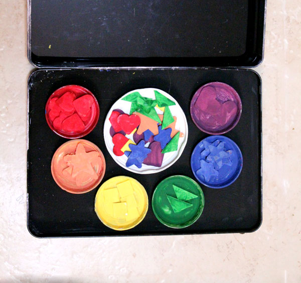 Make this DIY travel sorting game for toddlers - it's easy, cheap, upcycled, and teaches many important lessons and skills.