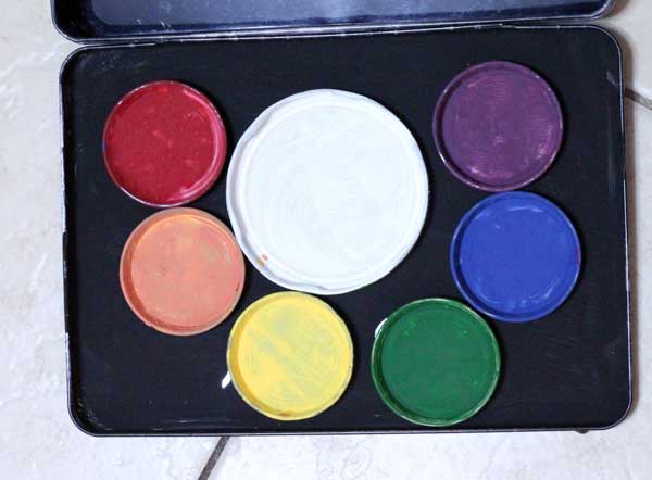 Make this DIY travel sorting game for toddlers - it's easy, cheap, upcycled, and teaches many important lessons and skills.