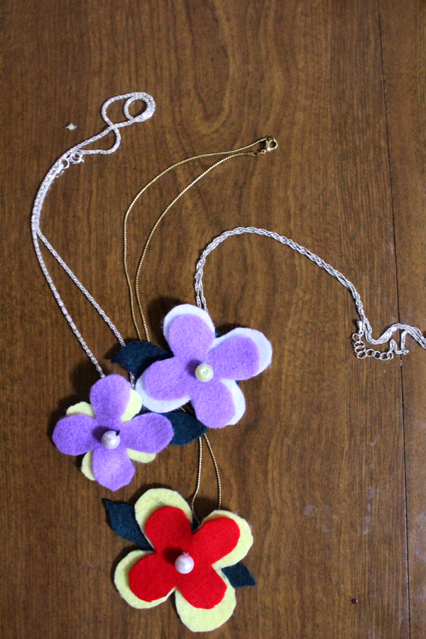 These DIY Felt Flower Necklaces make such a fun spring craft! They're a unique take on felt flowers mixed with basic jewelry making and sewing skills. A great mother's day gift too!