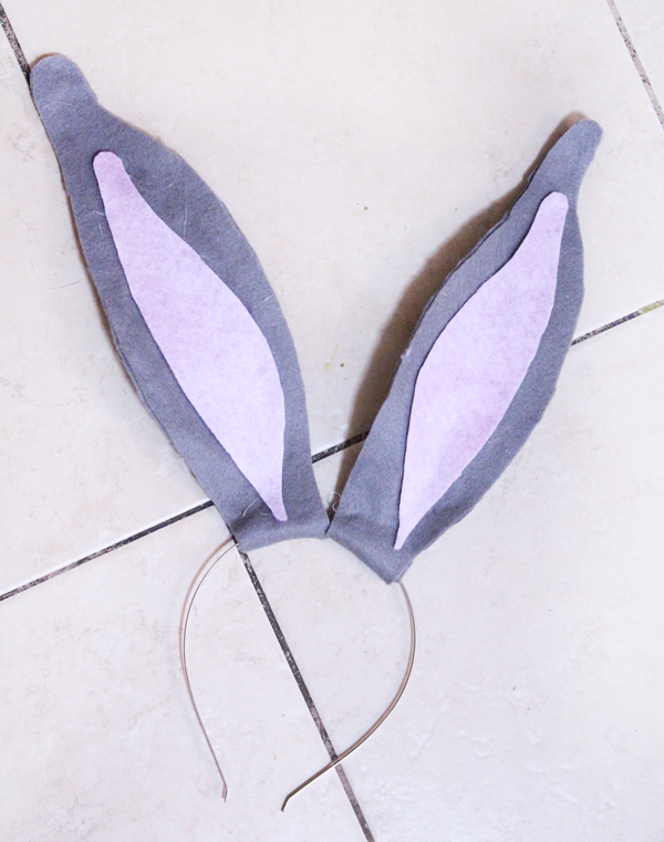 Make this DIY Bendy Bunny Ears Headband Craft for Easter bunny role play, or for dress-up! Learn how to make these jumbo bendy bunny ears - a fun Easter craft for moms to make for kids