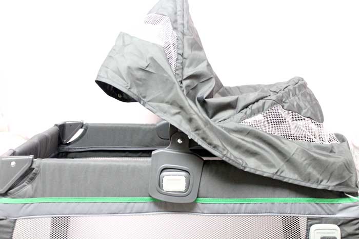 Be an informed buyer! An in-depth and thorough Graco Pack n Play Jetsetter review (new in 2015). Complete with photos and personal experiences.