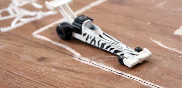Children love to color with chalk! This indoor chalk activity will entertain children of all ages for hours...