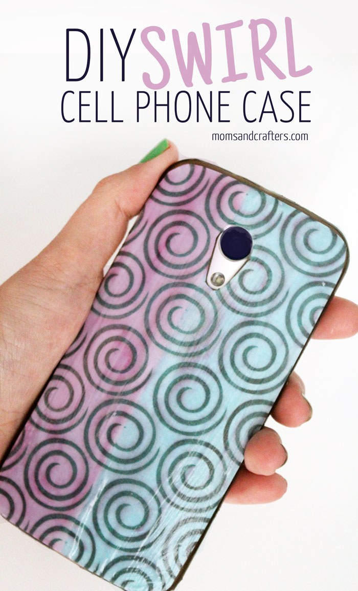 Customize a cell phone case using a free printable template or even your own photo! A fun craft for teens or even adults. 