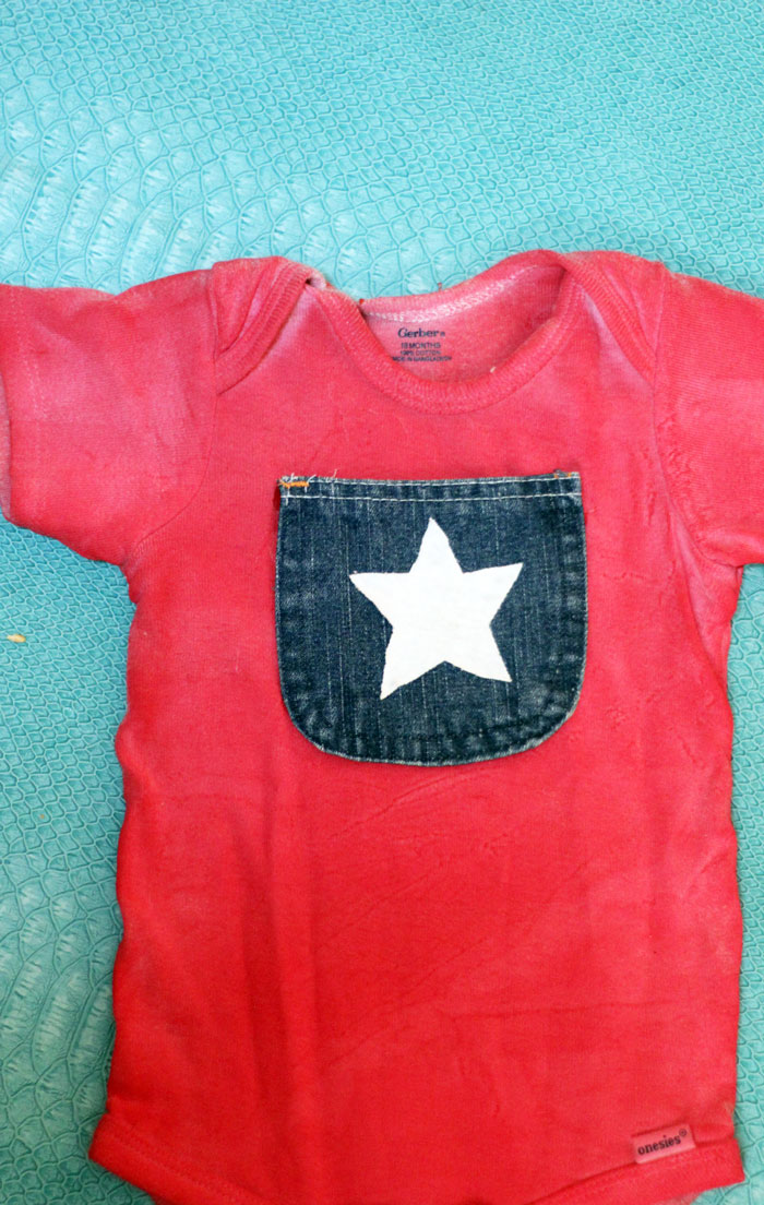 Make this DIY Patriotic t-shirt for baby! Or make it for an adult :) It uses upcycled materials and takes little time - plus it's a great no sew baby craft!