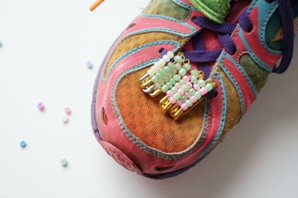 friendship-pin-on-shoe-600x399