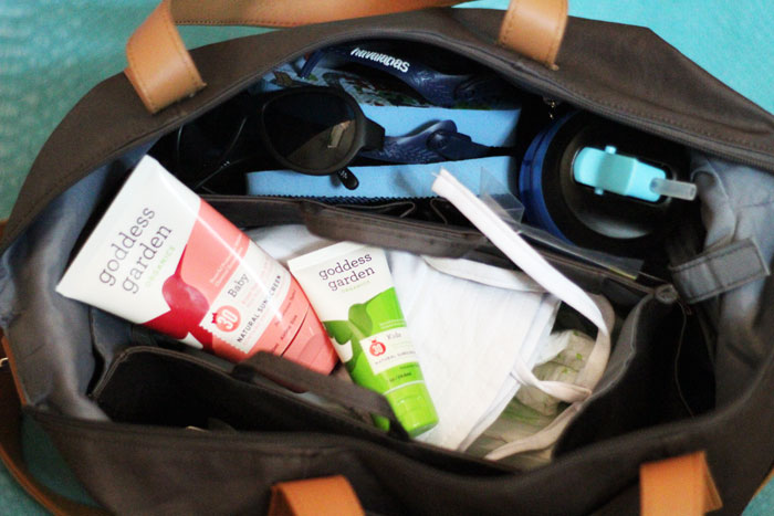 Make your summer days go smoother with these 8 summer diaper bag essentials. What do YOU add into your bag?