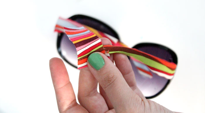 Decorate sunglasses to make a cheap, chic glam pair! This five minute craft is easy and inexpensive and a perfect craft for teens and tweens.