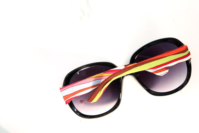 Decorate sunglasses to make a cheap, chic glam pair! This five minute craft is easy and inexpensive and a perfect craft for teens and tweens.