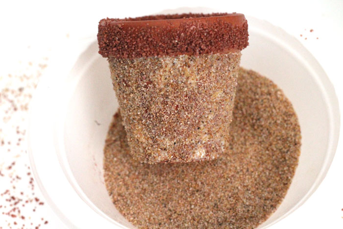 Make these beautiful, textured DIY flower pots in very little time! This easy, frugal craft will is so doable... 