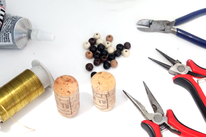 Make these quirky upcycled cork magnet crafts and give them to a loved one as a gift! They're fun, faceless and will spice up your fridge.