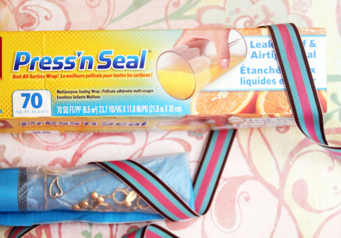 OMG you won't believe how well this works! Make  a super easy, quick, no-sew DIY jewelry roll for tangle-free travel using Glad Press 'n Seal!  An easy life hack to go with your jewelry making crafts. 