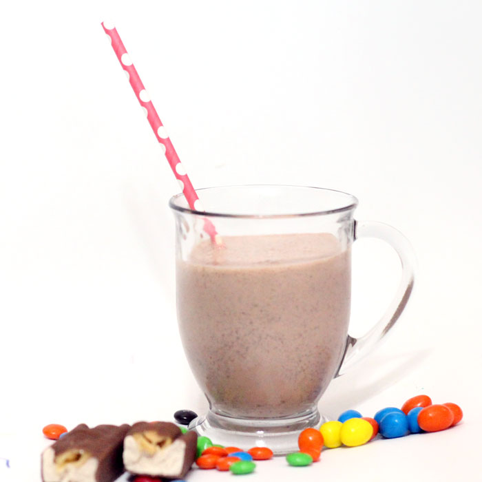 Make this delicious SNICKERS® shake recipe for summer fun! It's a lightly sweet cold summer drink.
