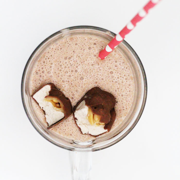 Make this delicious SNICKERS® shake recipe for summer fun! It's a lightly sweet cold summer drink.