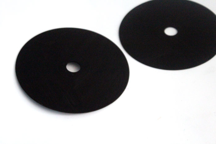 Upcycle old CDs and DVDs as doodle discs! Such a fun, easy craft for kids and adults of all ages!