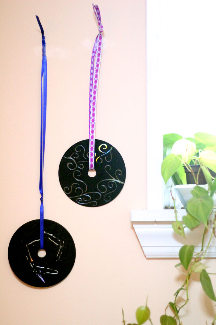 Upcycle old CDs and DVDs as doodle discs! Such a fun, easy craft for kids and adults of all ages!