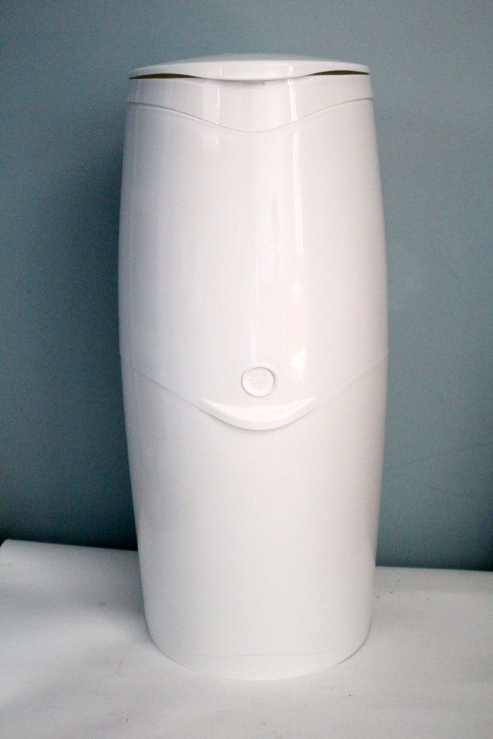 Check out this amazing, simple tutorial to decorate a diaper genie! Such a genius idea for DIY nursery decor that is also functional, and an easy, doable craft for moms and new baby.