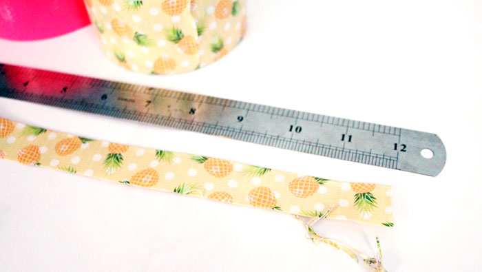 Make these bright and pretty DIY flexible rulers - a simple back to school craft for tweens and teens!