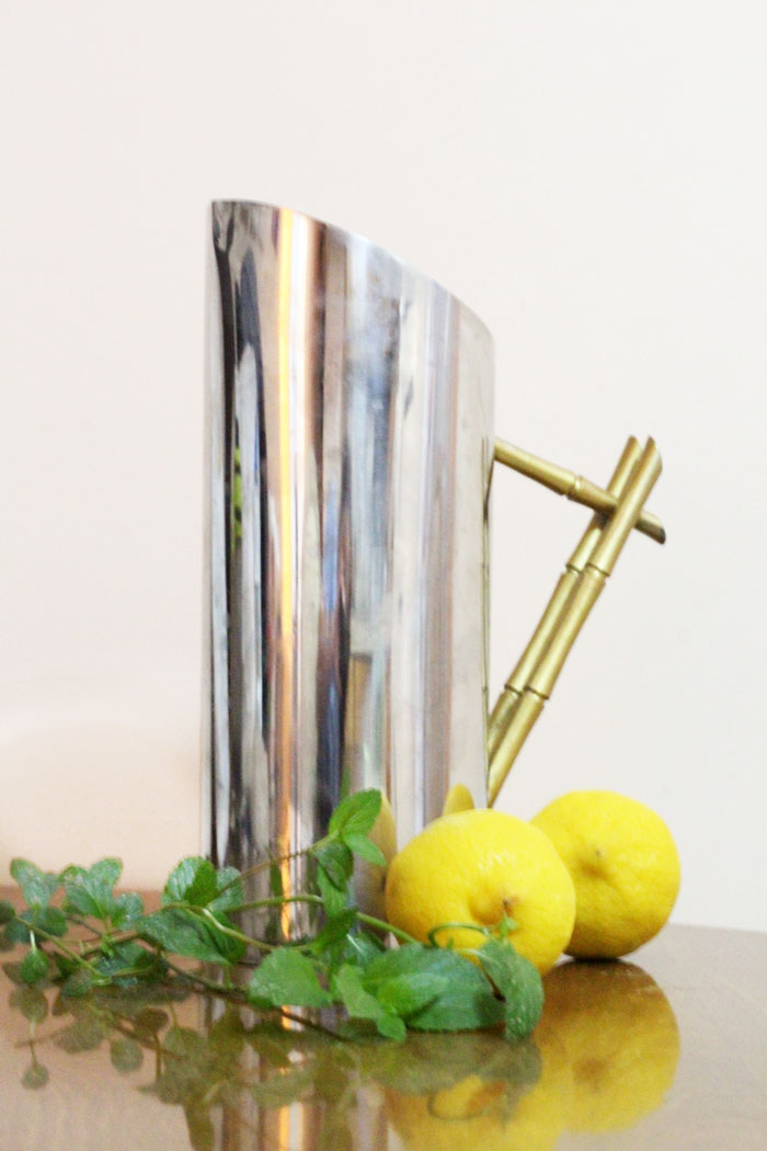 Make this delicious lemon mint iced tea recipe - better known as limonana! It's a healthy summer drink, and great for kids!