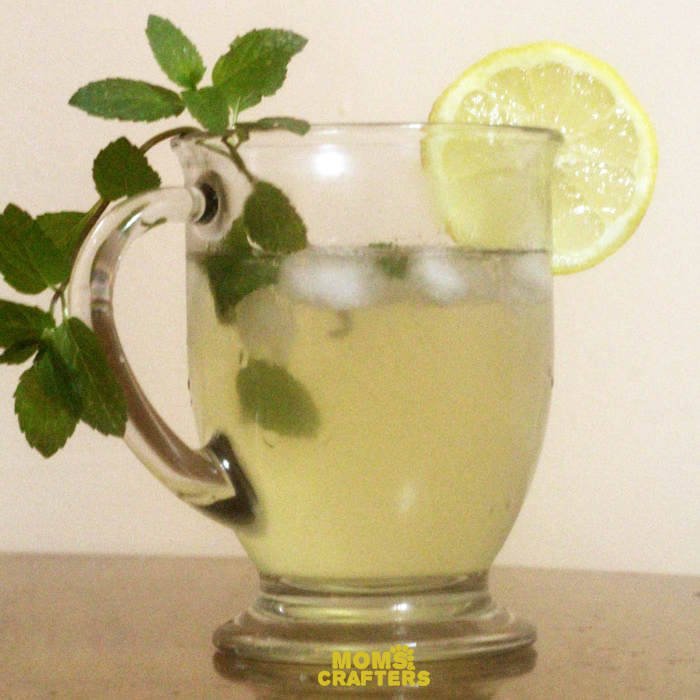 Make this delicious lemon mint iced tea recipe - better known as limonana! It's a healthy summer drink, and great for kids!