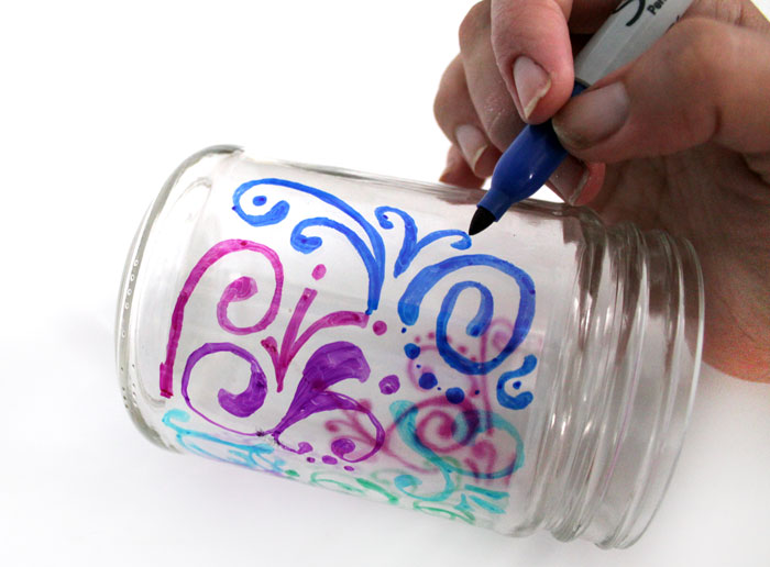 Relax with this adorable way to upcycle jars! This dots 'n doodles jar craft is a fun DIY project to help moms (or anyone) unwind. 