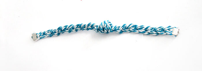 Make these adorable DIY braided friendship bracelet! A quirky jewelry making craft to learn some basic techniques.