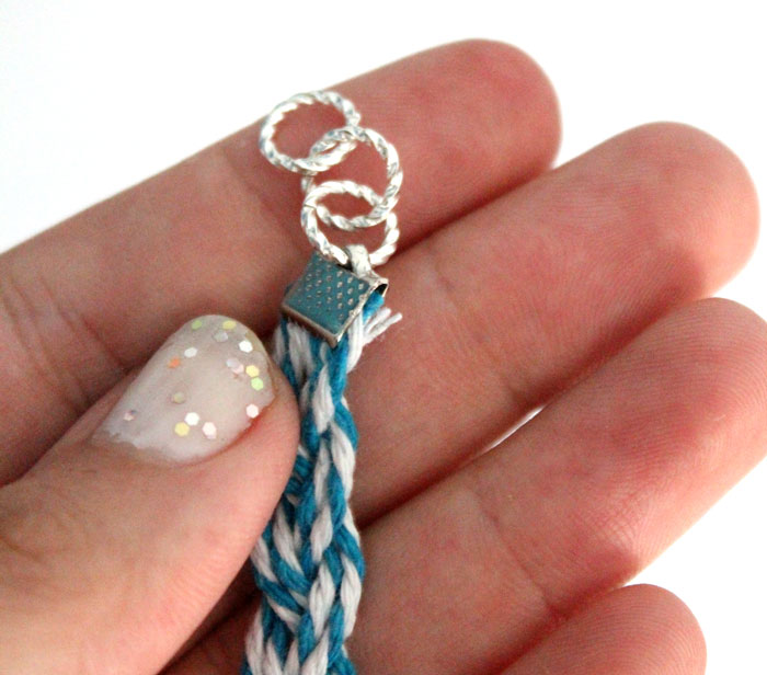 Make these adorable DIY braided friendship bracelet! A quirky jewelry making craft to learn some basic techniques.