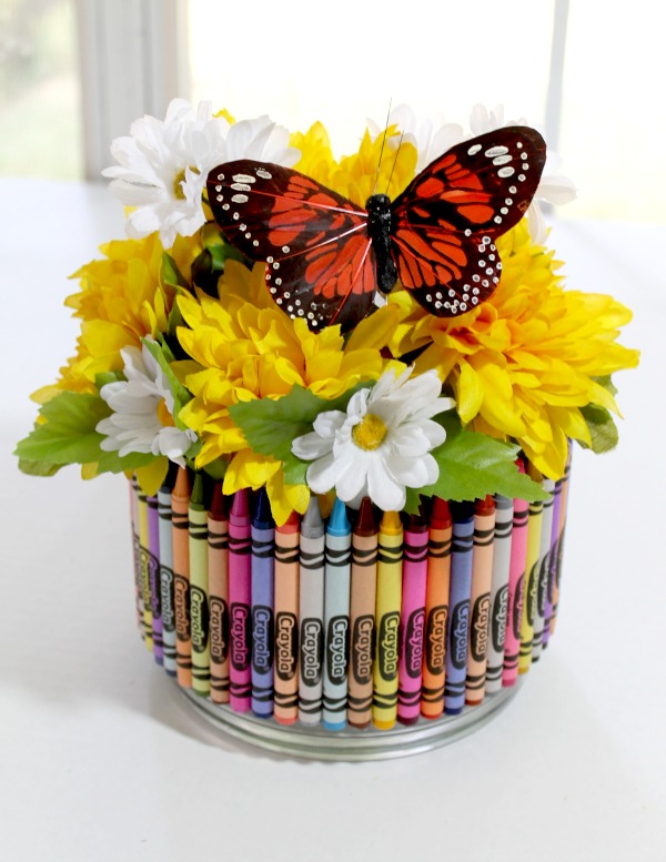 Check out this amazing list of things to make with crayons! You can upcycle old crayon pieces or turn whole crayons into fun DIY projects, crafts, and recipes for play. Includes ideas for kids, teens, and adults.