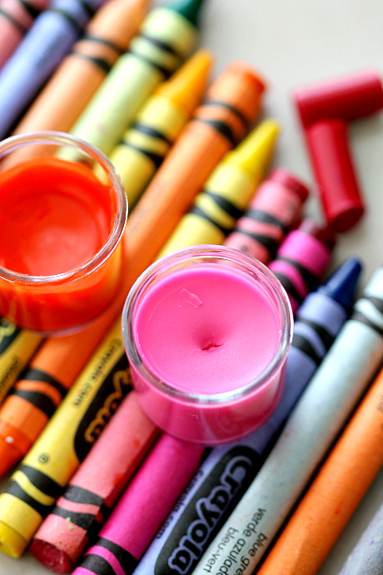 Check out this amazing list of things to make with crayons! You can upcycle old crayon pieces or turn whole crayons into fun DIY projects, crafts, and recipes for play. Includes ideas for kids, teens, and adults.