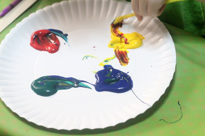 I can't believe I didn't think of this sooner - an easy toddler painting activity that just uses what you have handy! Genius way to entertain toddlers!
