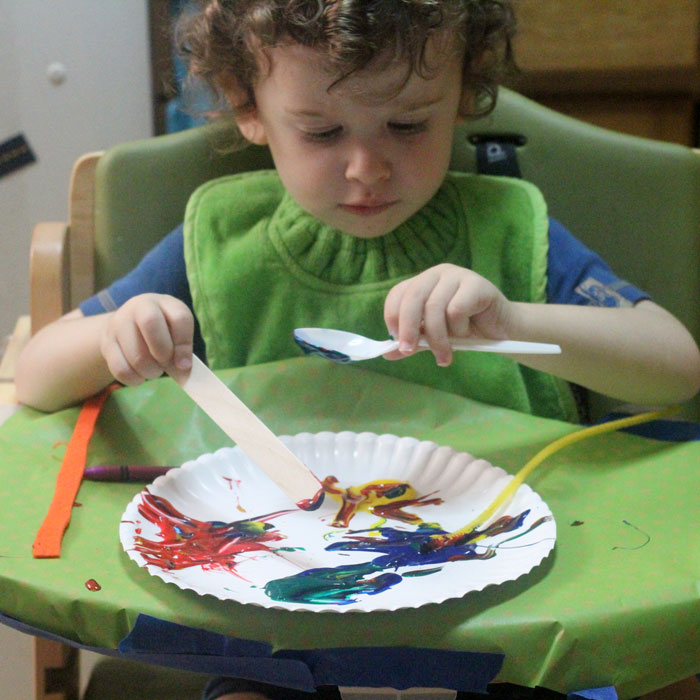 I can't believe I didn't think of this sooner - an easy toddler painting activity that just uses what you have handy! Genius way to entertain toddlers!