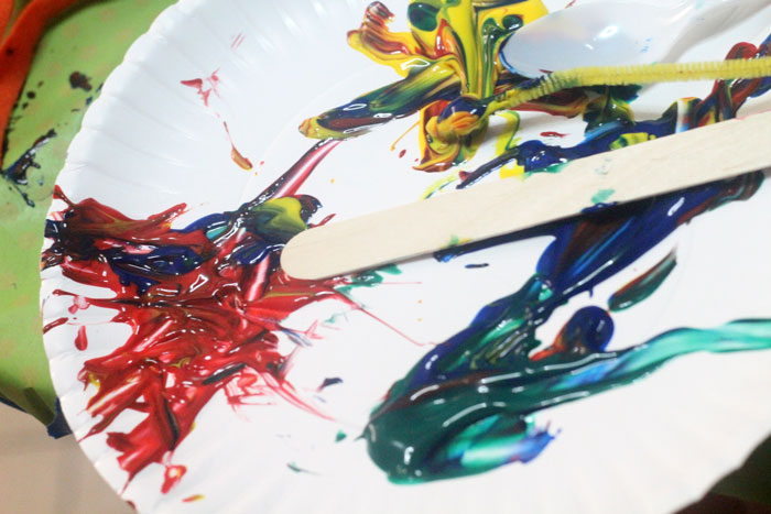 I can't believe I didn't think of this sooner - an easy toddler painting activity that just uses what you have handy! Genius way to entertain toddlers!