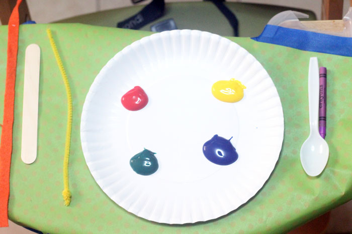 EASY TODDLER PAINTING ACTIVITY: PAINT WITH HOUSEHOLD ITEMS * Moms and  Crafters