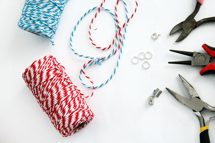 Make these adorable DIY braided friendship bracelet! A quirky jewelry making craft to learn some basic techniques.
