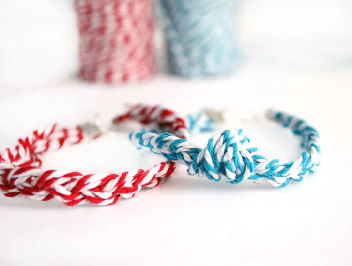 Make these adorable DIY braided friendship bracelet! A quirky jewelry making craft to learn some basic techniques.