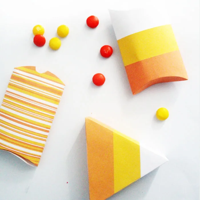Aren't these candy corn treat boxes adorable? You can print it for free - it's a free printable favor idea that's perfect for Halloween or an autumn party!