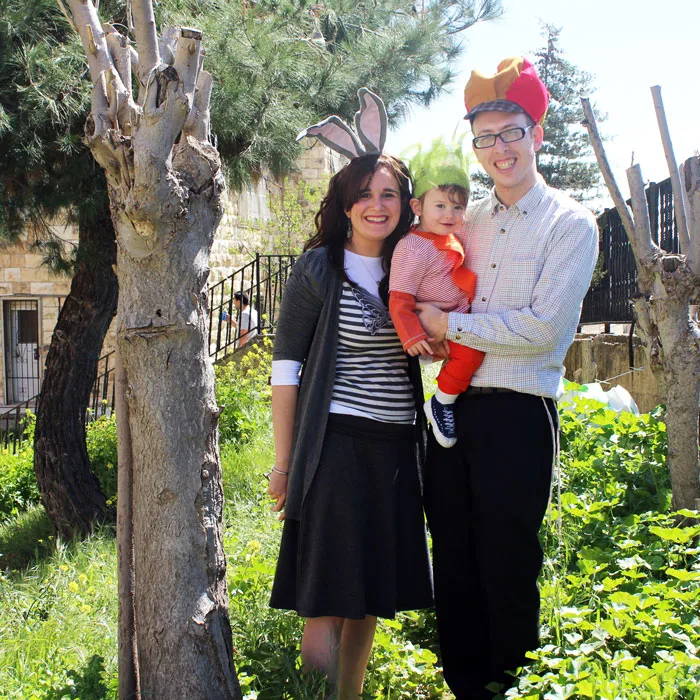 An adorable family costume idea - you'll love it! Includes DIY costume tutorials - no sew.