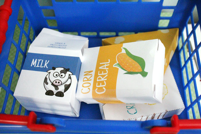 Oh, these are so stinkin' cute - and you can print it for free! Free printable groceries for pretend play and fun kids activities - including cereal, milk, and cheese. Print the designs or make your own.