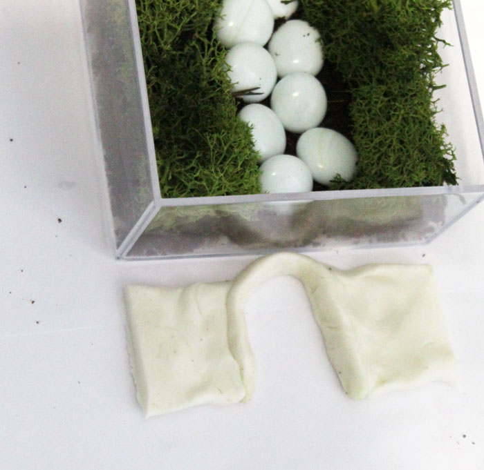 Make a beautiful and simple easy indoor fairy garden terrarium! You'll want to shrink and step right inside this perfect craft for teens, for autumn, winter, and cold weather.