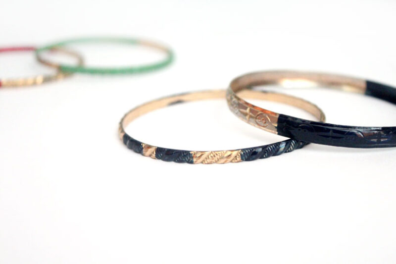 Revive makeover your old jewelry with these amazing painted bangles. Click to see which durable, hard-wearing, fast drying paint was used on this DIY recycled jewelry making craft!