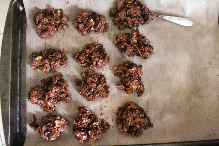Delicious peanut butter corn flake clusters are a delicious take on a classic easy dessert or snack! Click for this 3 ingredient really easy recipe!