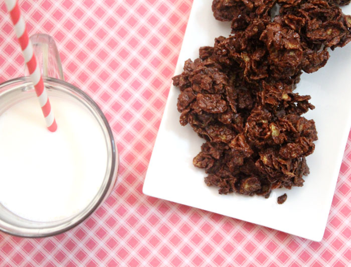 Delicious peanut butter corn flake clusters are a delicious take on a classic easy dessert or snack! Click for this 3 ingredient really easy recipe!