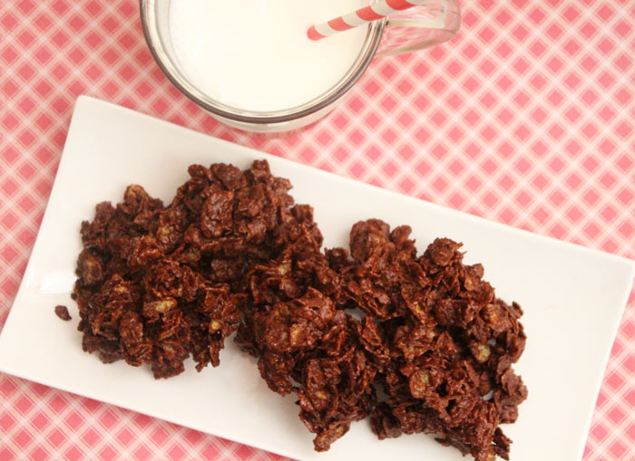 Delicious peanut butter corn flake clusters are a delicious take on a classic easy dessert or snack! Click for this 3 ingredient really easy recipe!