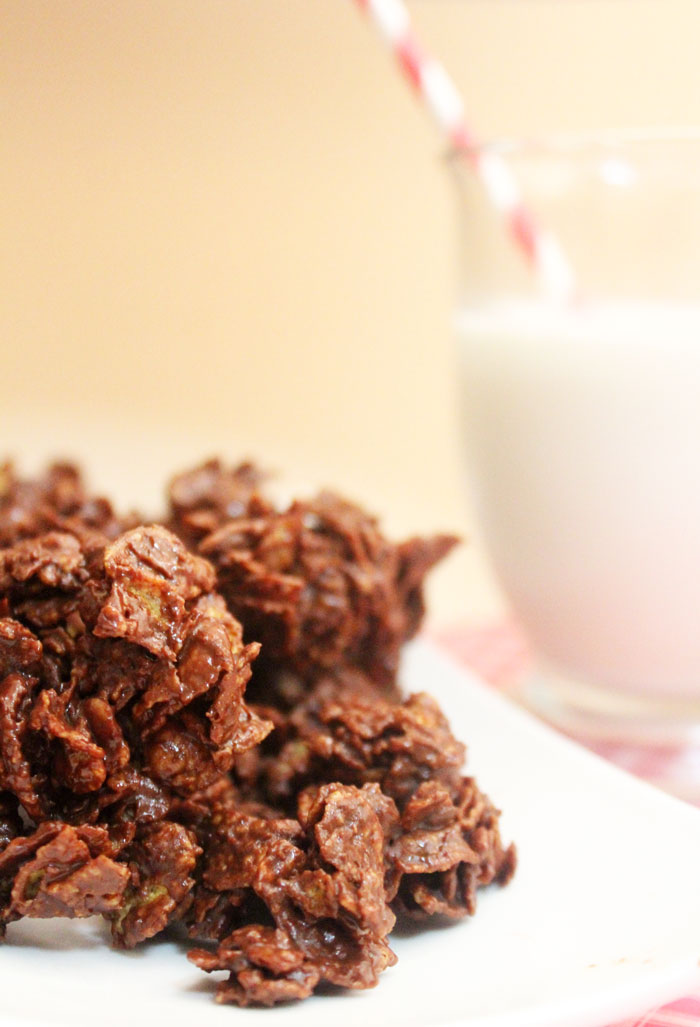 Delicious peanut butter corn flake clusters are a delicious take on a classic easy dessert or snack! Click for this 3 ingredient really easy recipe!