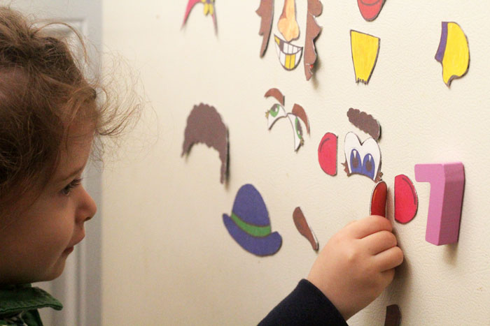 Aren't these funny face magnets adorable? Click for this free printable kids activity - perfect for toddlers, preschool, and beyond!