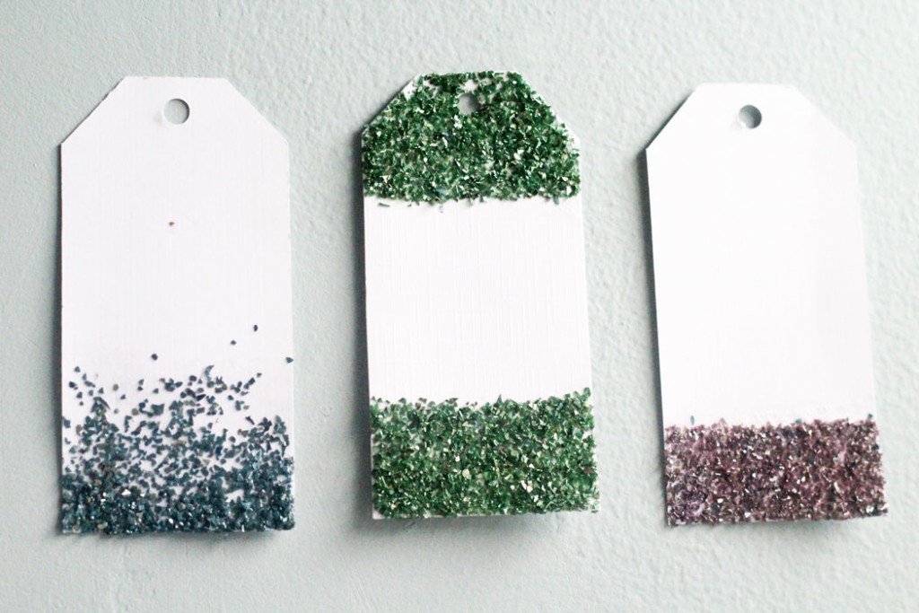 Make glitter gift tags that won't shed! * Moms and Crafters